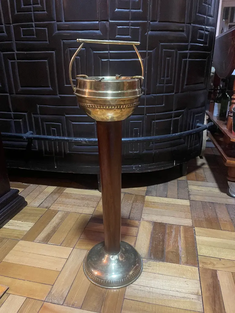 Z Cenicero madera y latón