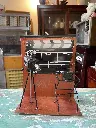 Diorama para colgar alusivo a silla de director y cámara