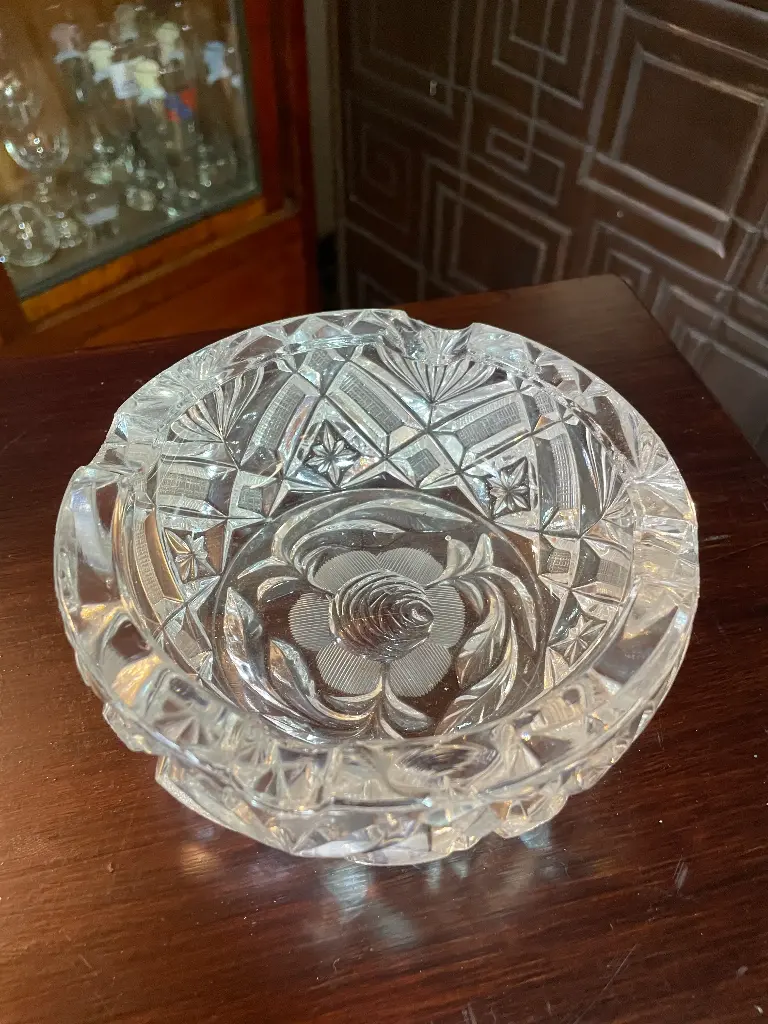 Cenicero en cristal talla rosa y rombos grande
