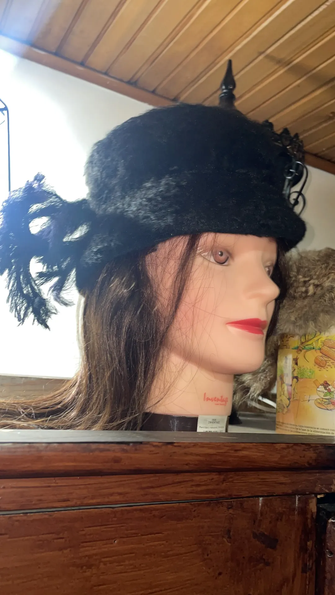 Sombrero o gorro años 20s en piel color negro