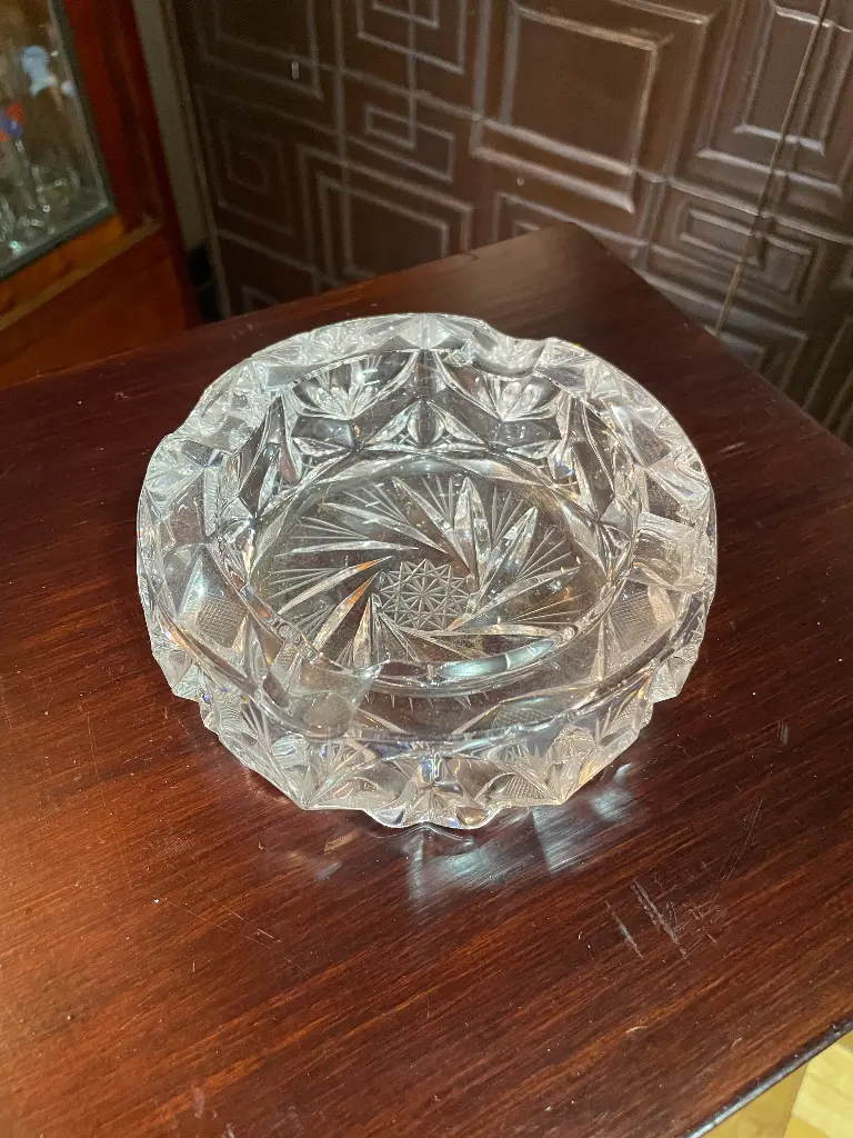 Cenicero en cristal repujado con rombos 