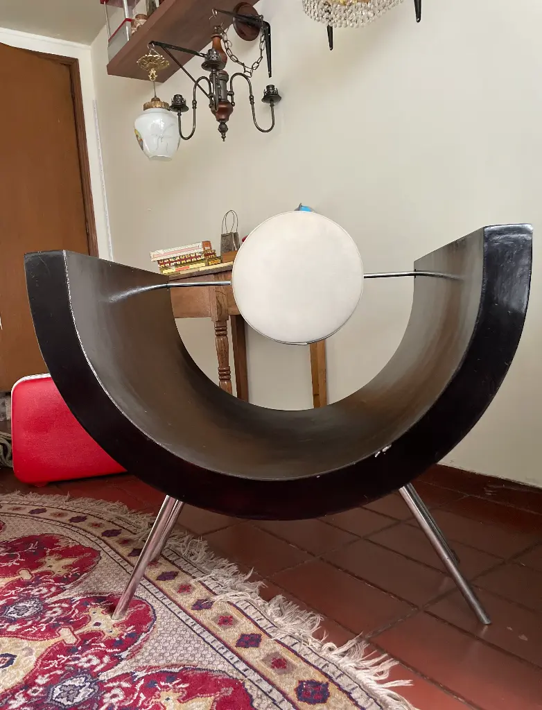 Silla en madera color negro espaldar blanco