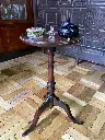 Mesa auxiliar pequeña café oscuro 