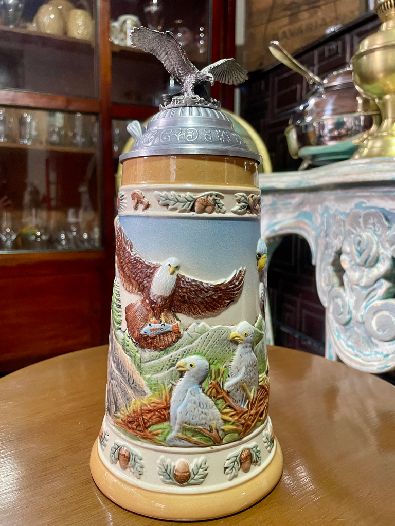 (vendido) Dos Stein o Jarra de cerveza con motivo tradicional al alemán de águilas