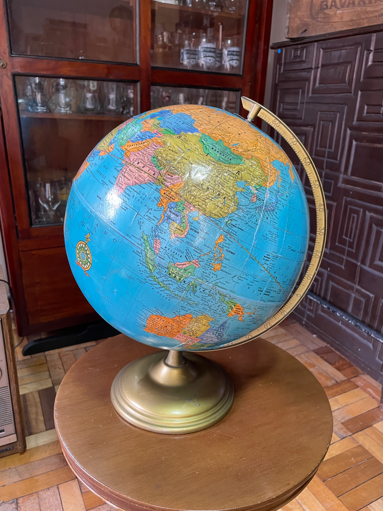 (Vendido) Globo terraqueo años 90’s