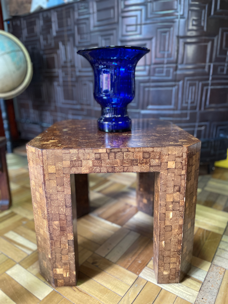 Mesa en madera y chapa de cascara de coco