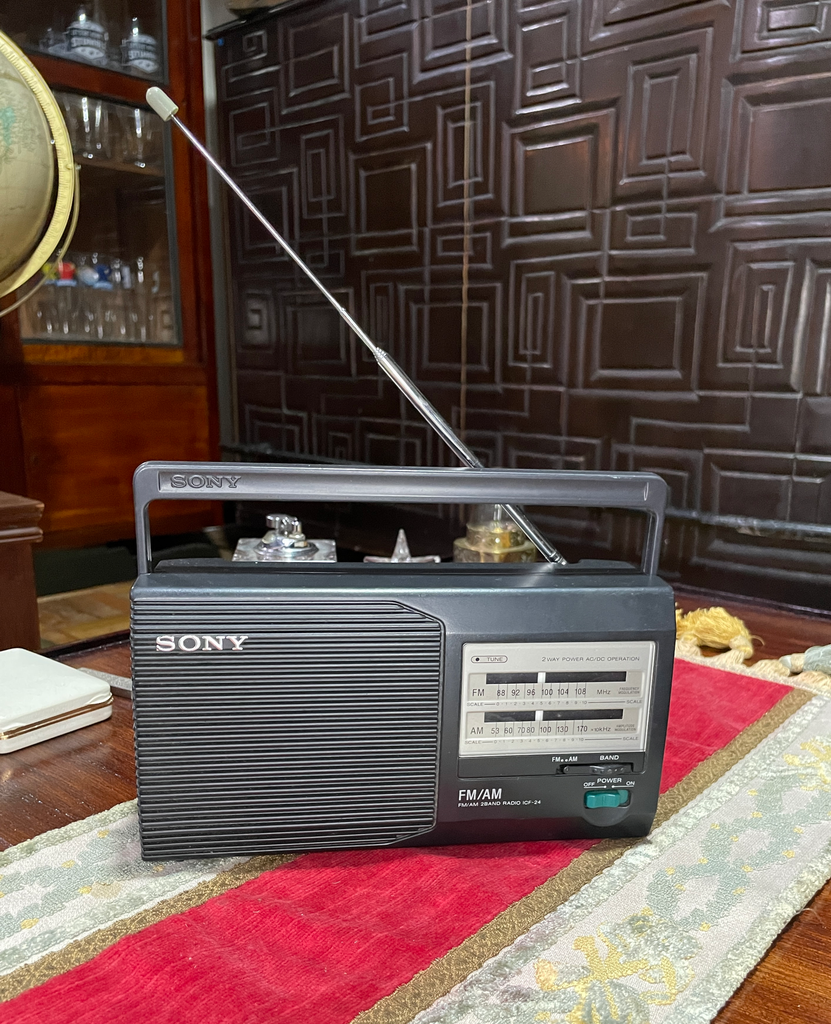 z  Radio Sony AM/FM ICF-24