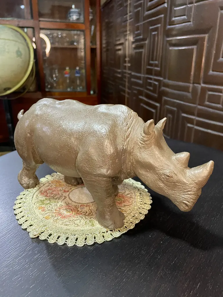 Alcancía de rinoceronte 
