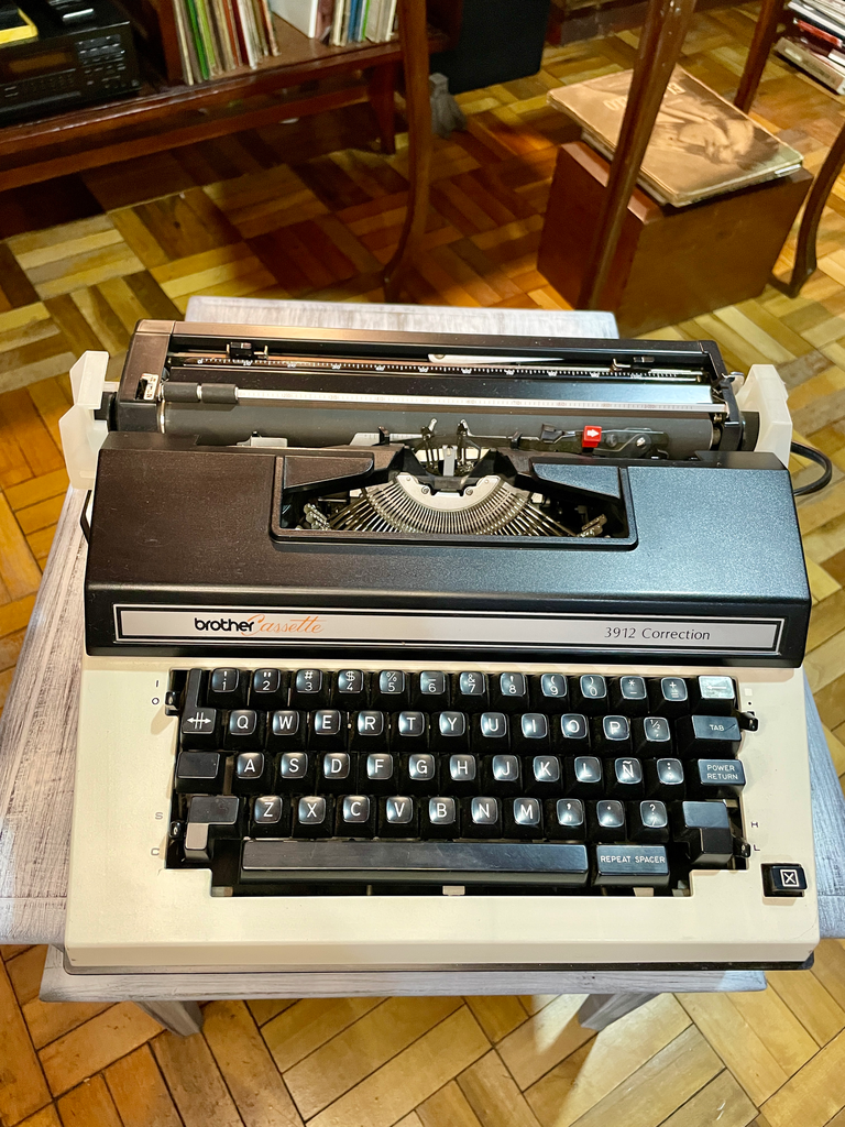 Máquina de escribir eléctrica Brother Cassete