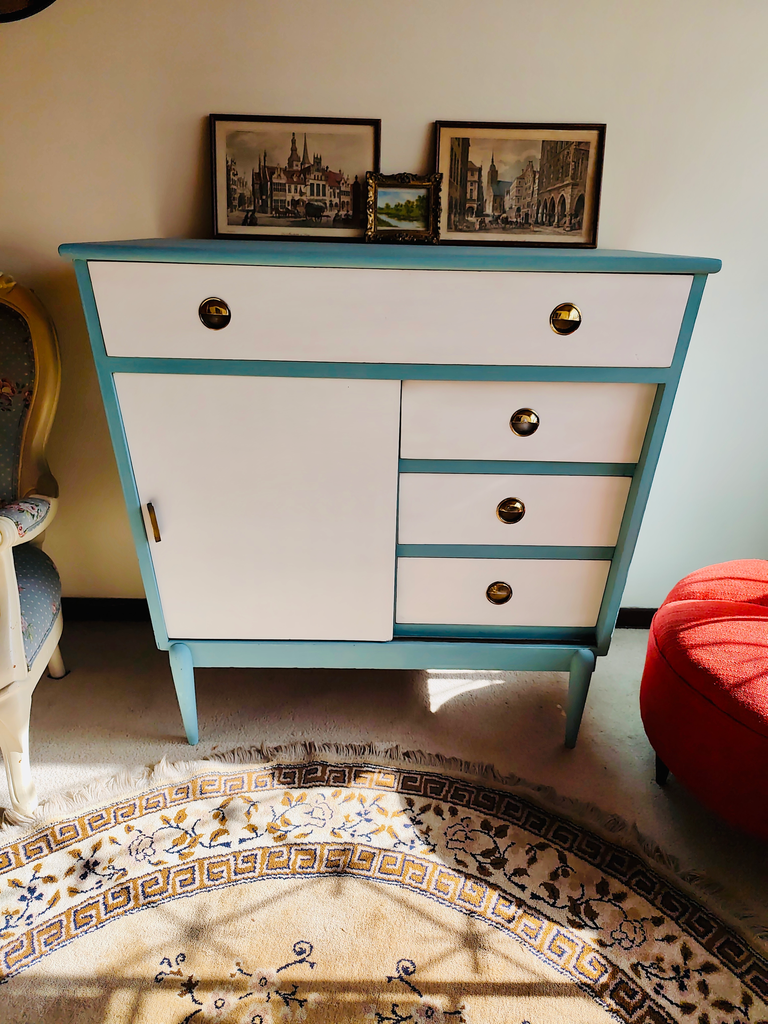 Mueble, cómoda o ropero estilo vintage Blanco y turquesa