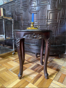 Mesa auxiliar circular pequeña en madera