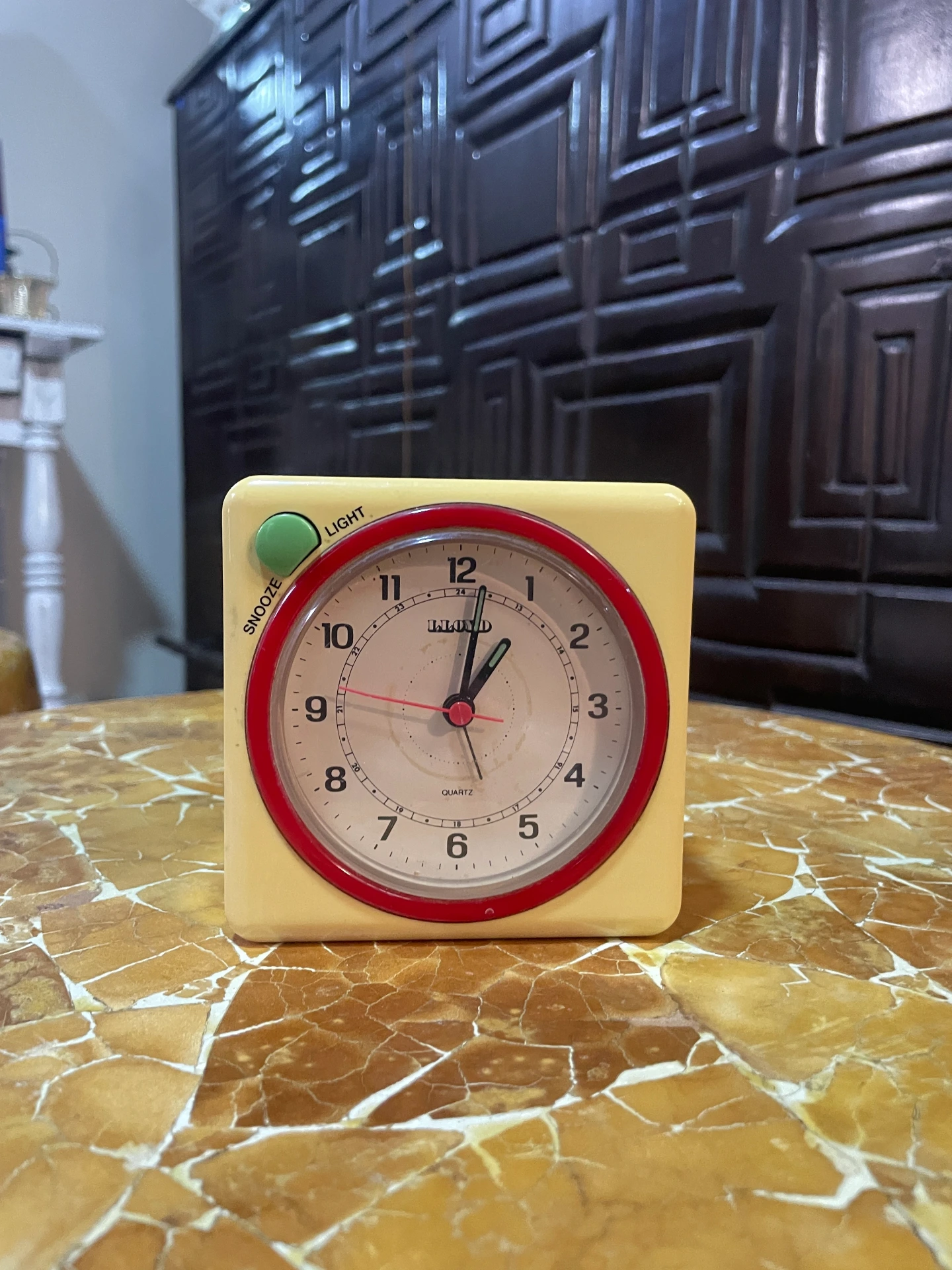 Radio reloj despertador AM - FM marca Lloyds