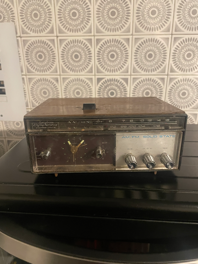 Reloj despertador color café