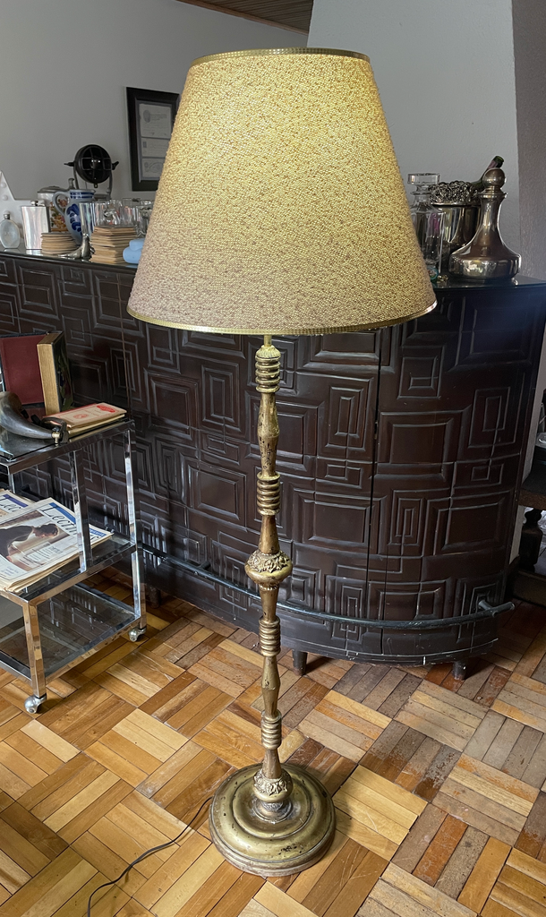 Lámpara de piso o pie en madera look vintage 