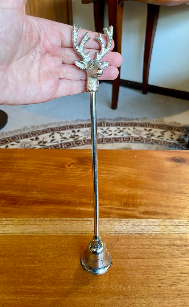 Apagavelas o apagador con mango en forma de ciervo