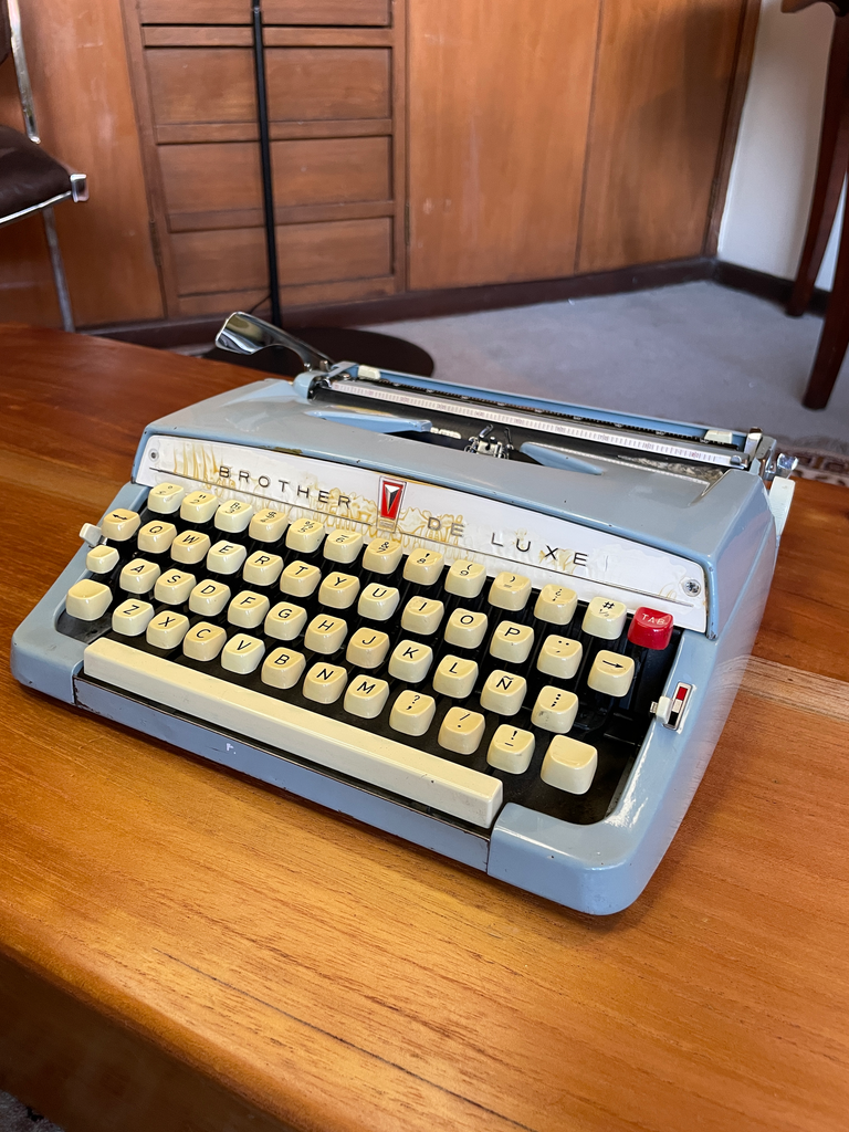 Máquina de escribir Brother deLuxe