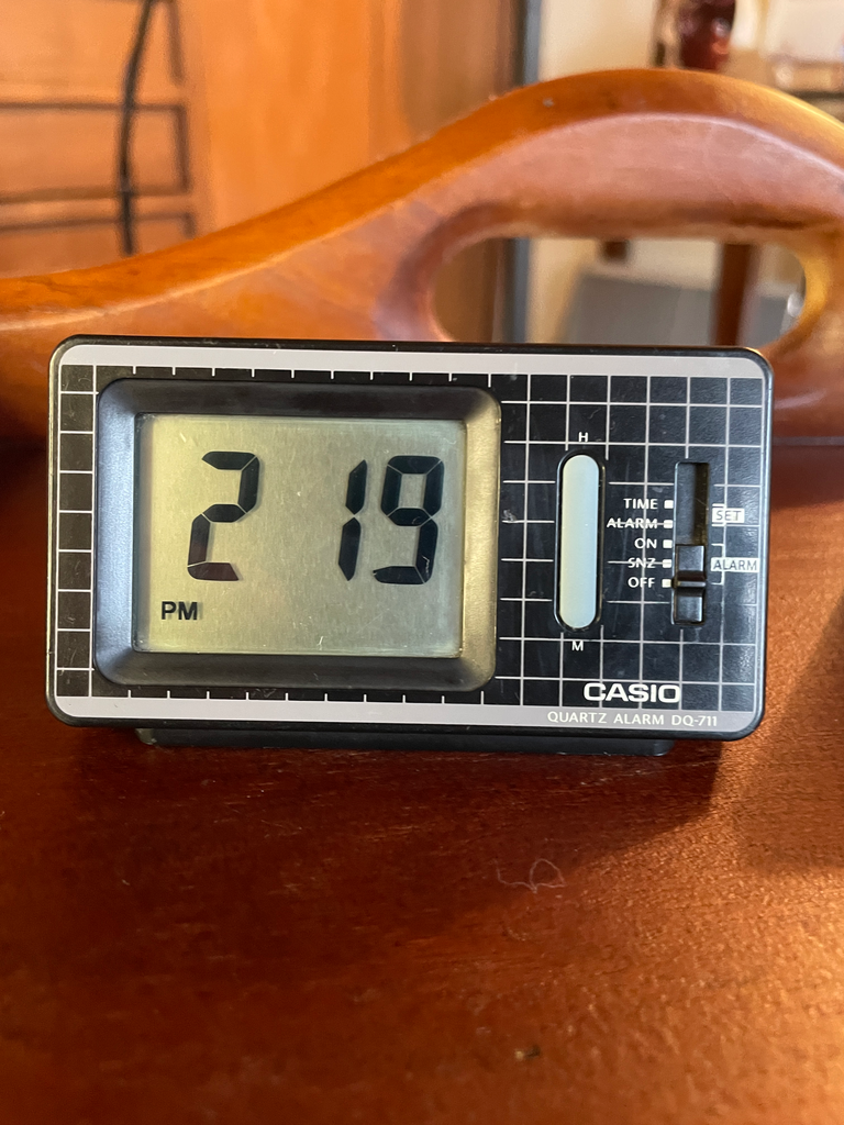 Reloj despertador digital Casio Quartz Alarm DQ-711