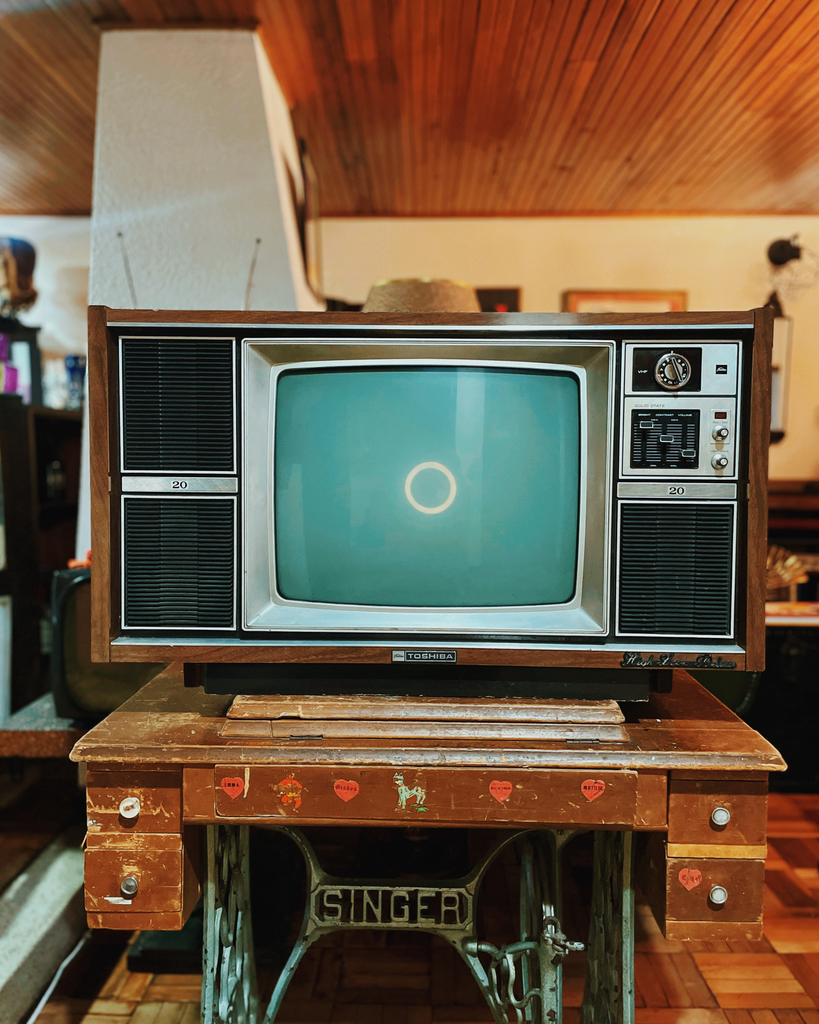 Televisor antiguo marca Toshiba Modelo 20 SE-AL