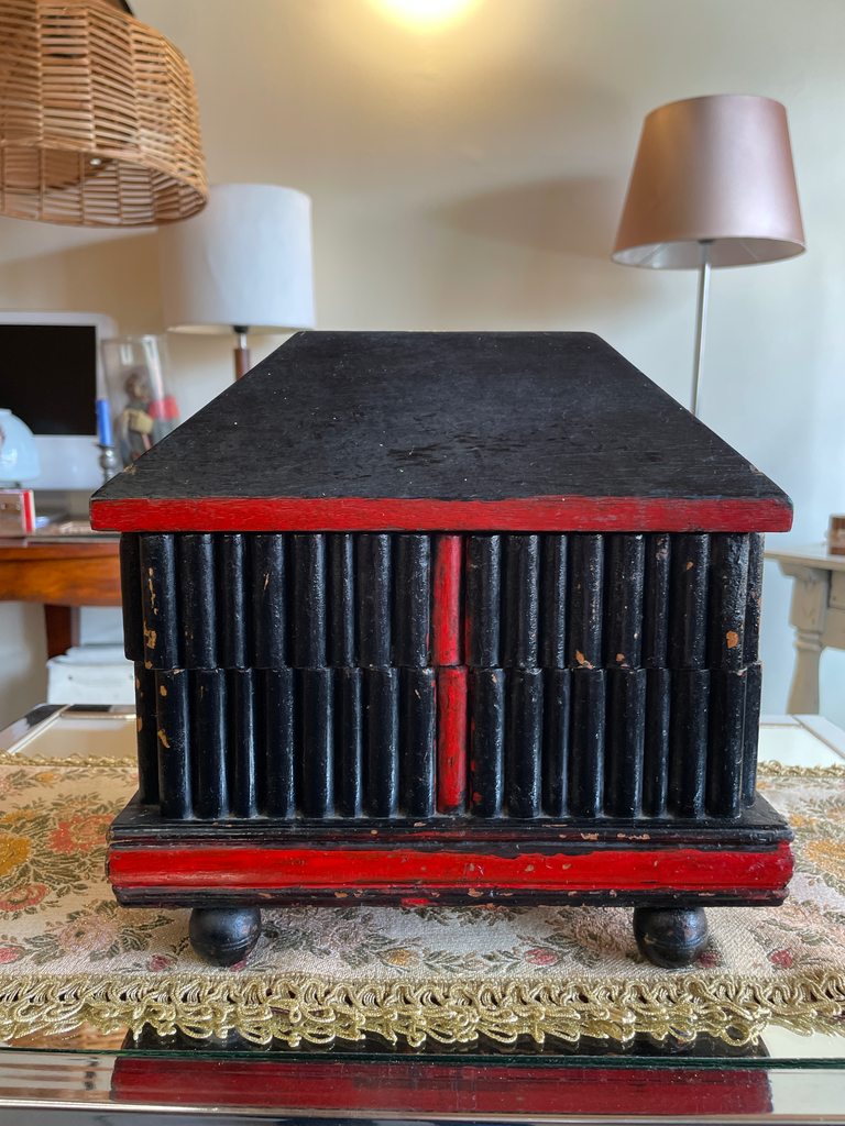 Caja o cofre talla artesanal