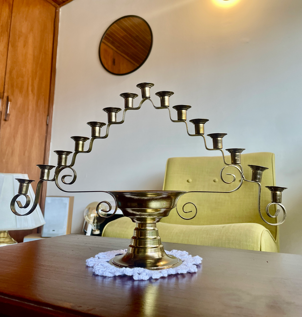 Candelabro, portavelas o centro de mesa en latón