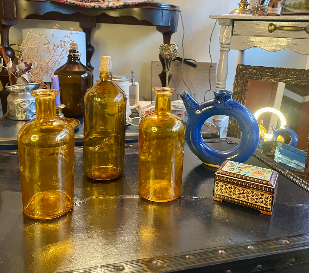 Botellas o frascos decorativos de vidrio translúcido amarillo y ámbar