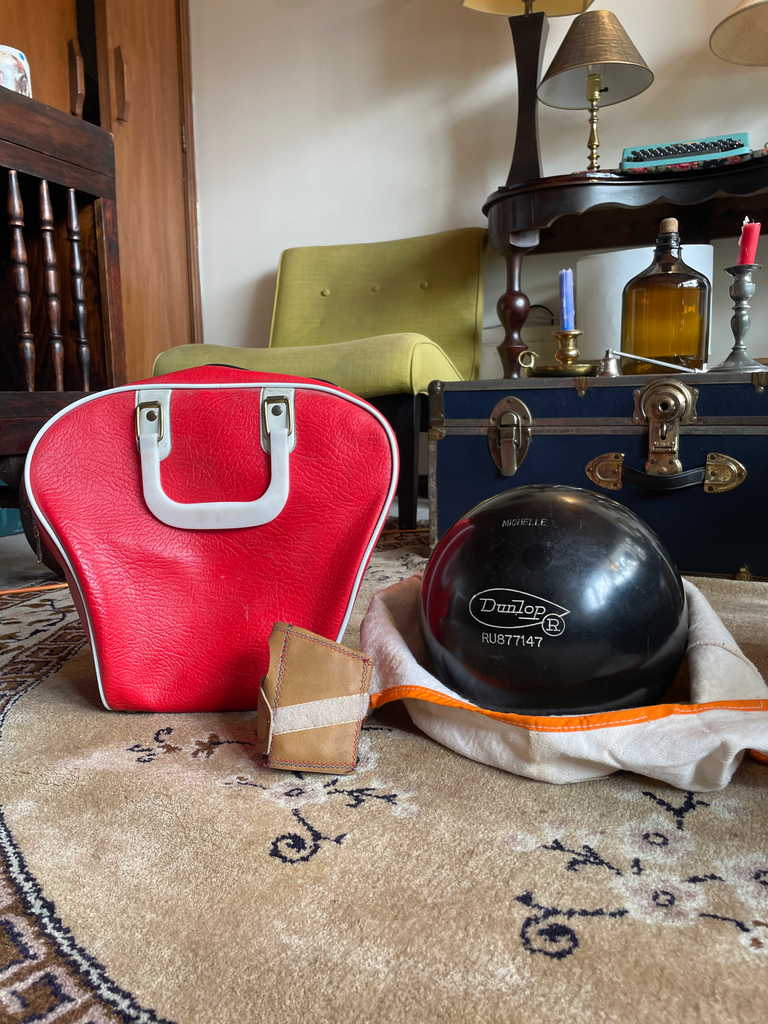 Conjunto de boliche: Bola de bolos y maleta vintage