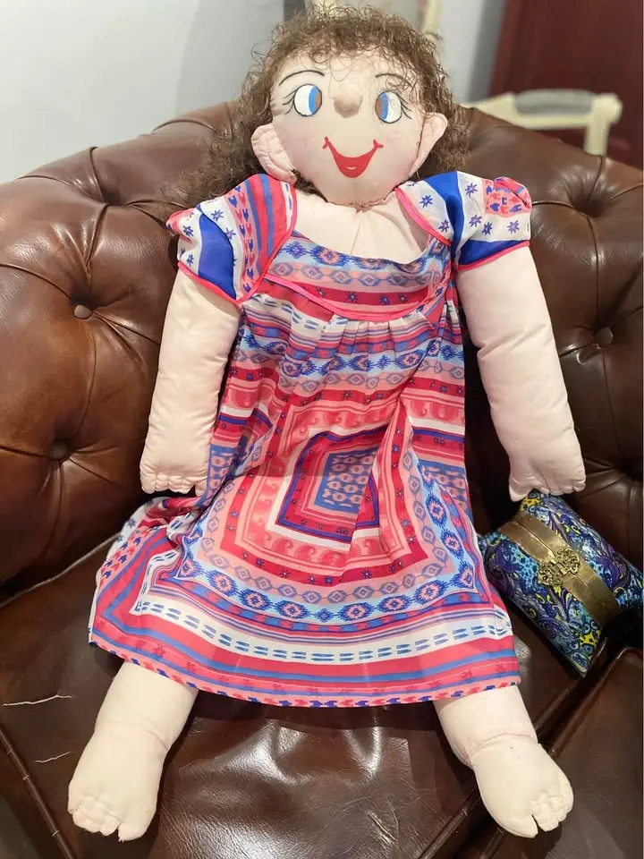 Muñeca de trapo grande rosada