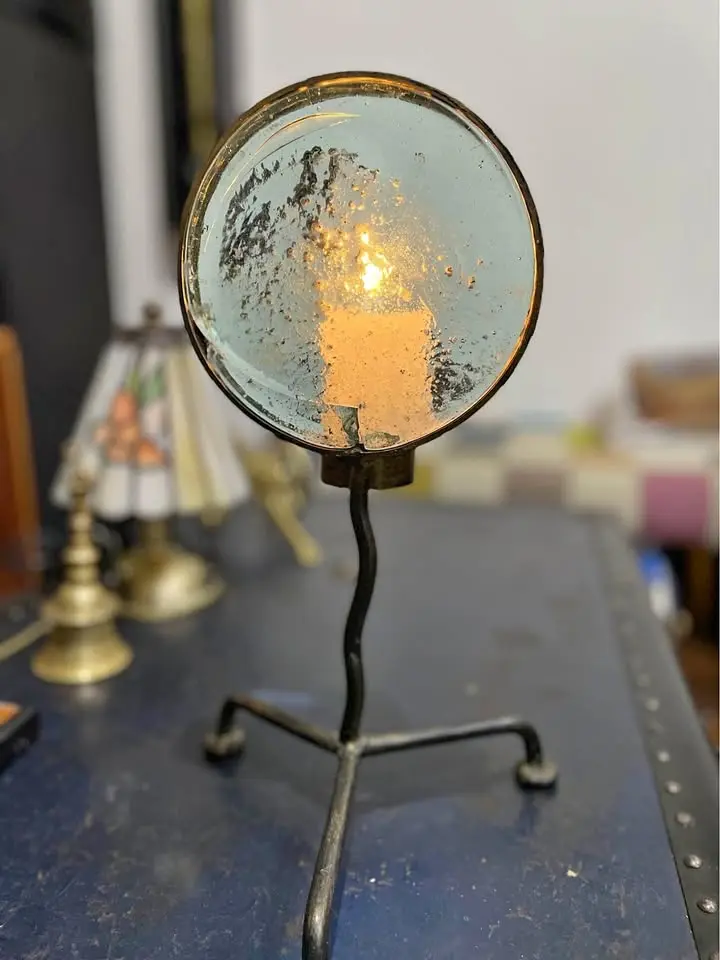 Candelabro pantalla redonda de vidrio y metal