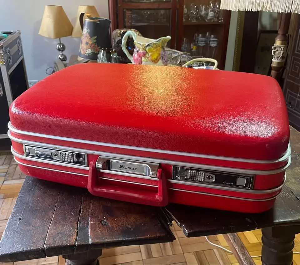 Maleta de viaje vintage roja