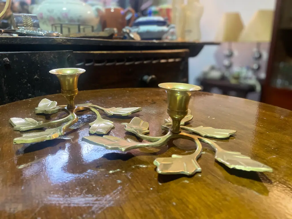 Pareja de candelabros en bronce