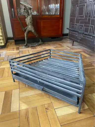 [TES-A-00000000331] Brasero metálico froma de trapecio