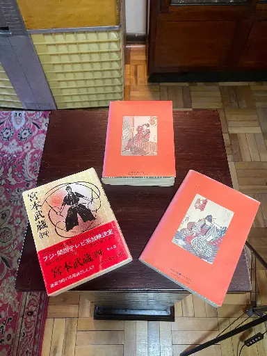[TES-A-00000000343] Juego de tres novelas japones