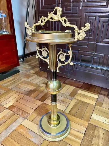 [TES-A-00000000351] Cenicero de piso en latón