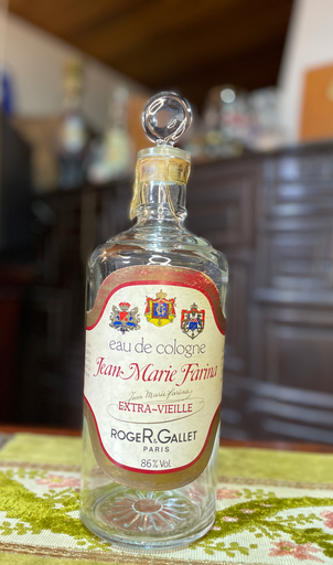 [TES-A-00000000352] Botella de agua de colonia 