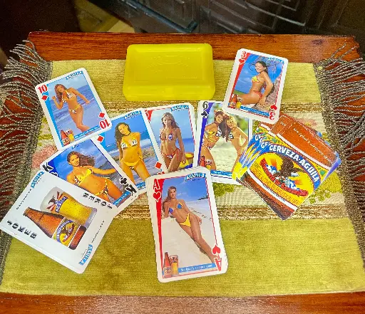 [TES-A-00000000384] Cartas de póquer de las chicas águila
