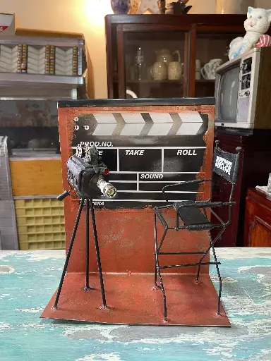 [TES-A-00000000425] Diorama para colgar alusivo a silla de director y cámara