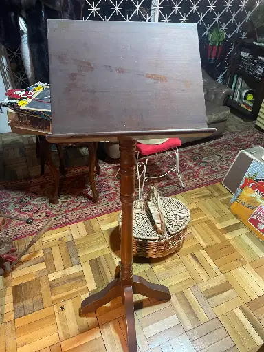 [TES-A-00000000430] Atril de pie en madera