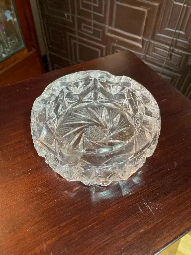 [TES-A-00000000452] Cenicero en cristal repujado con rombos 