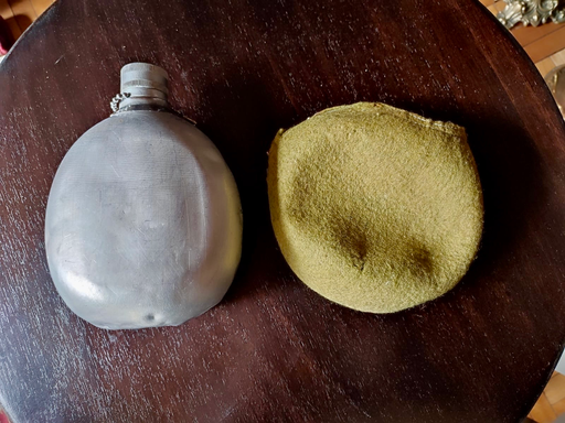 Z Cantimplora en aluminio con forro tela verde