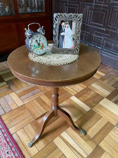 Mesa auxiliar color café oscuro 