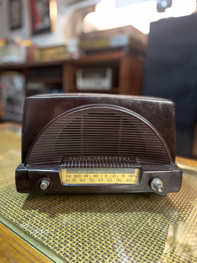 Radio antiguo en baquelita 