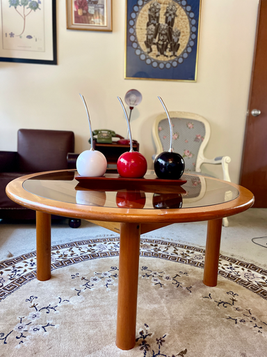 Mesa de centro  en madera maciza con vidrio 