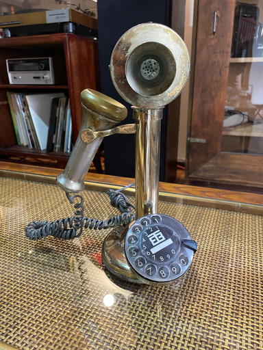 Z Teléfono antiguo ETB