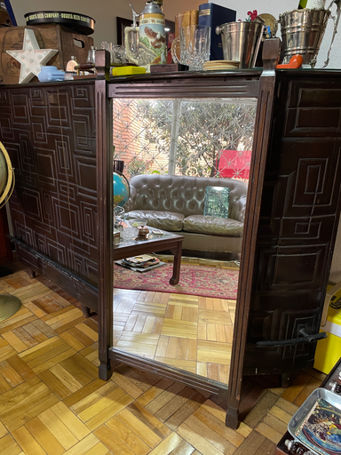 Espejo de piso en madera