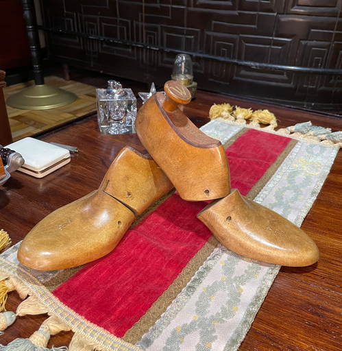 Antigua horma o molde para zapatos en madera
