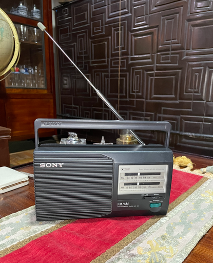 z  Radio Sony AM/FM ICF-24