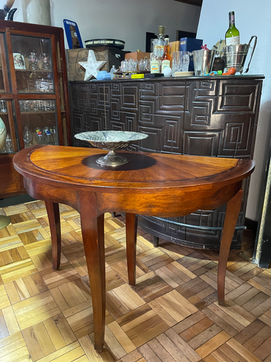 Mesa media luna en madera con cajón oculto