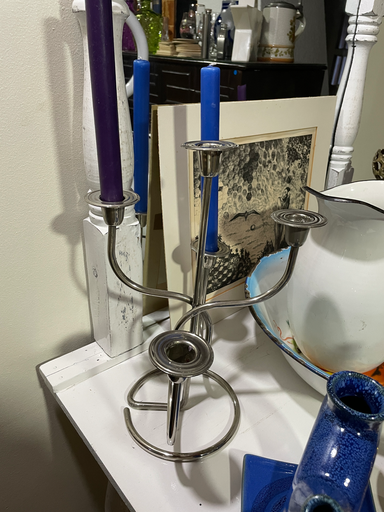 Candelabro de tres brazos o velas