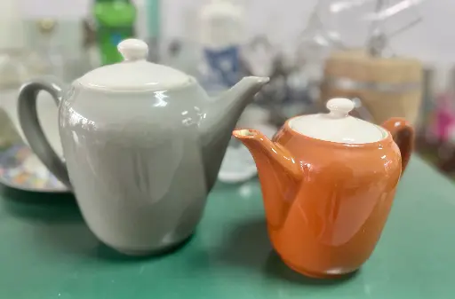 [TES-A-00000000003] (Vendido) Juego de Teteras grande y pequeña , café y gris