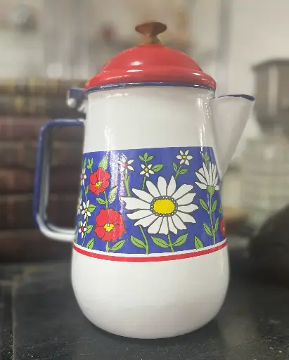 [TES-A-00000000035] Jarra de peltre blanca y azul con tapa roja